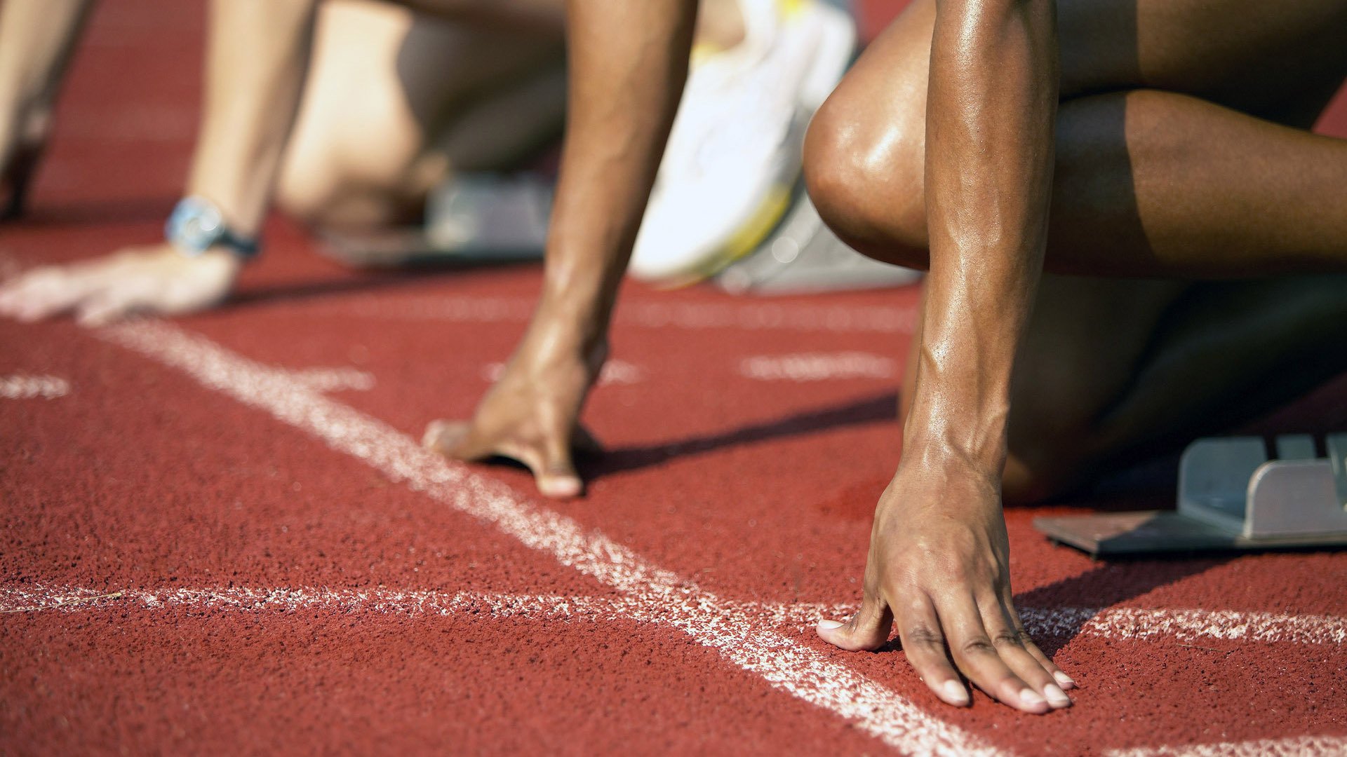 “幕后策略：车队的智谋决胜”