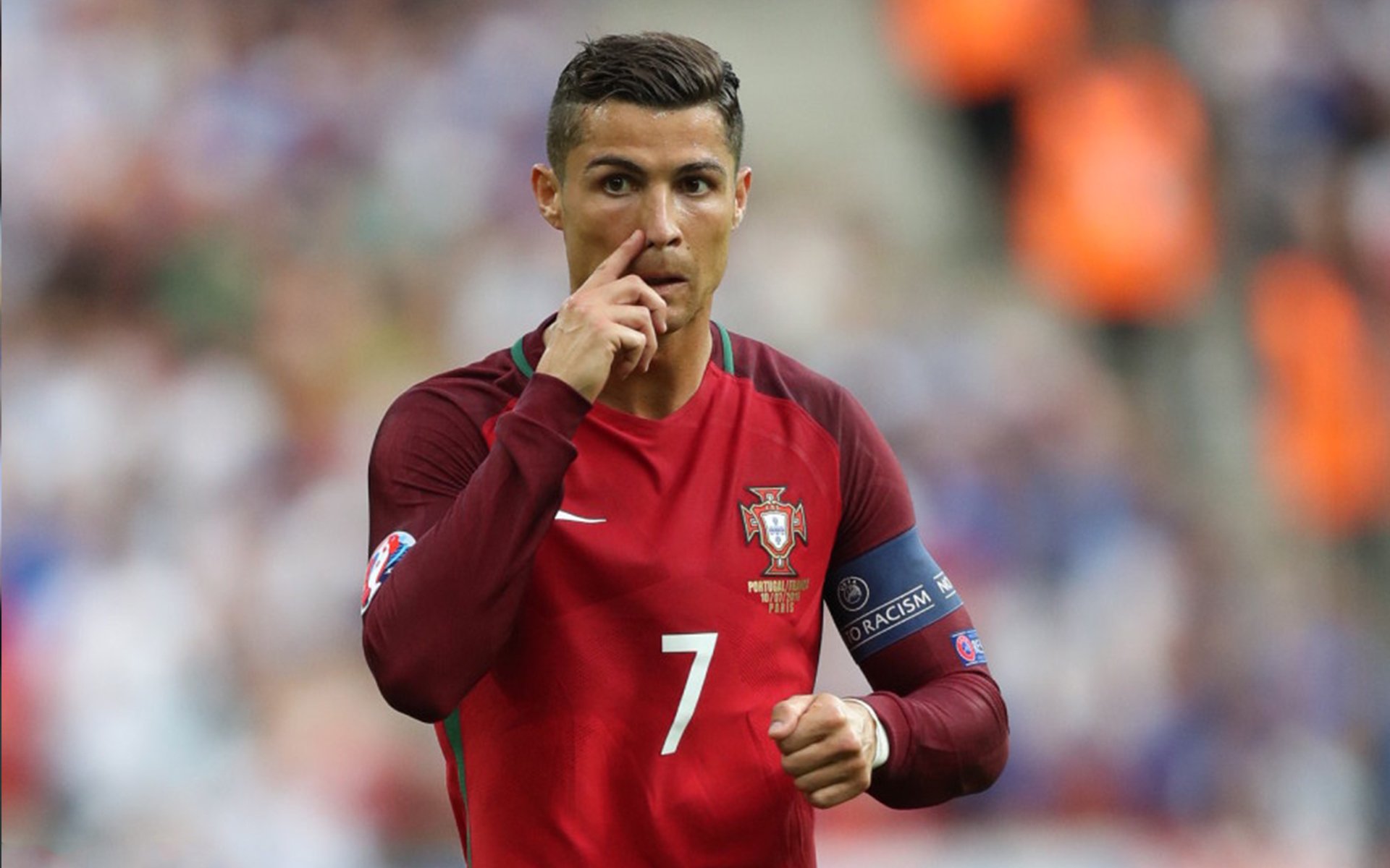 “英超接近收官,争冠大战硝烟弥漫”,英超争4