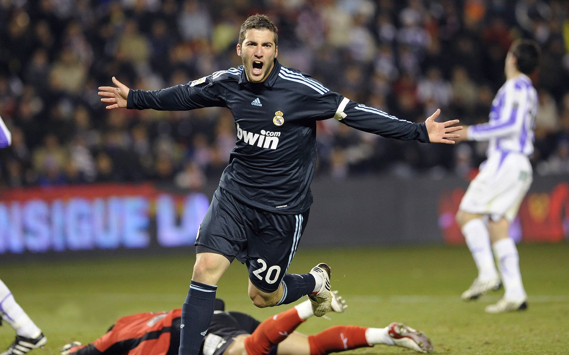 夺冠路径：冠军队伍的成长之路和经验分享，夺冠 团队