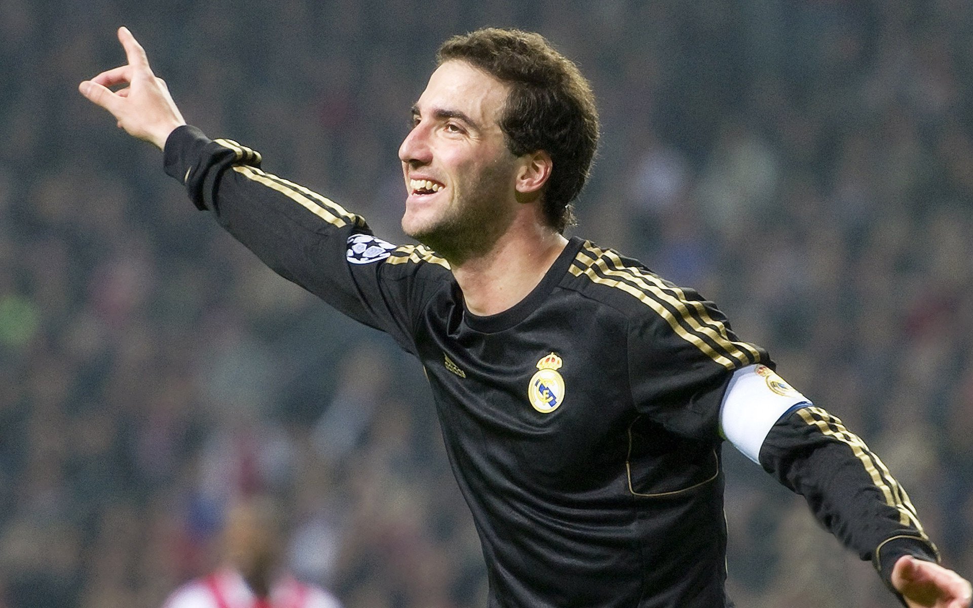 未来“足球王者”崭露头角：新星闪耀欧冠，2020足坛未来十大巨星